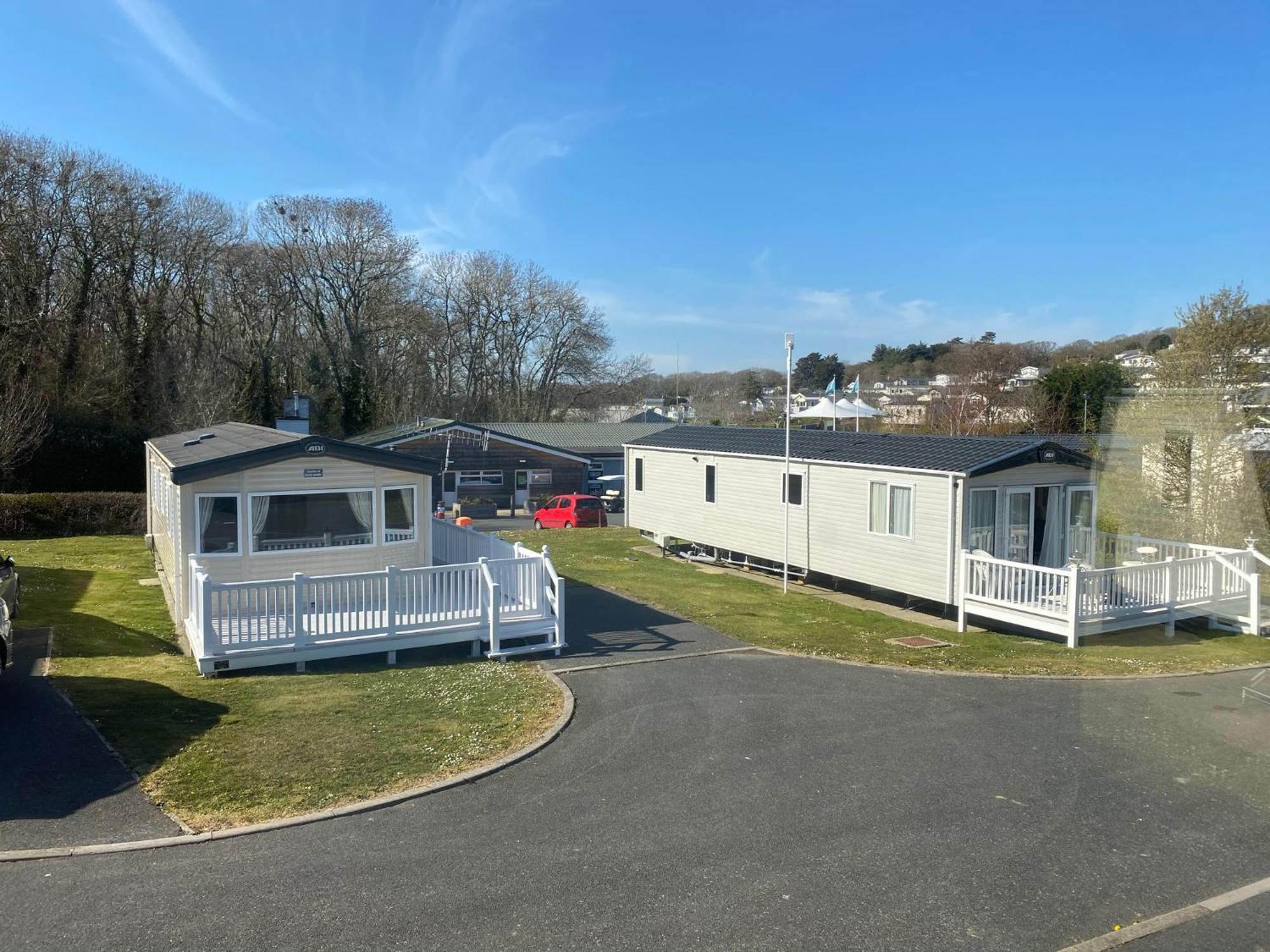 Whitecliff Bay Holiday Park - Most Popular Location Near Pools, Clubs And Beach Бембрідж Екстер'єр фото