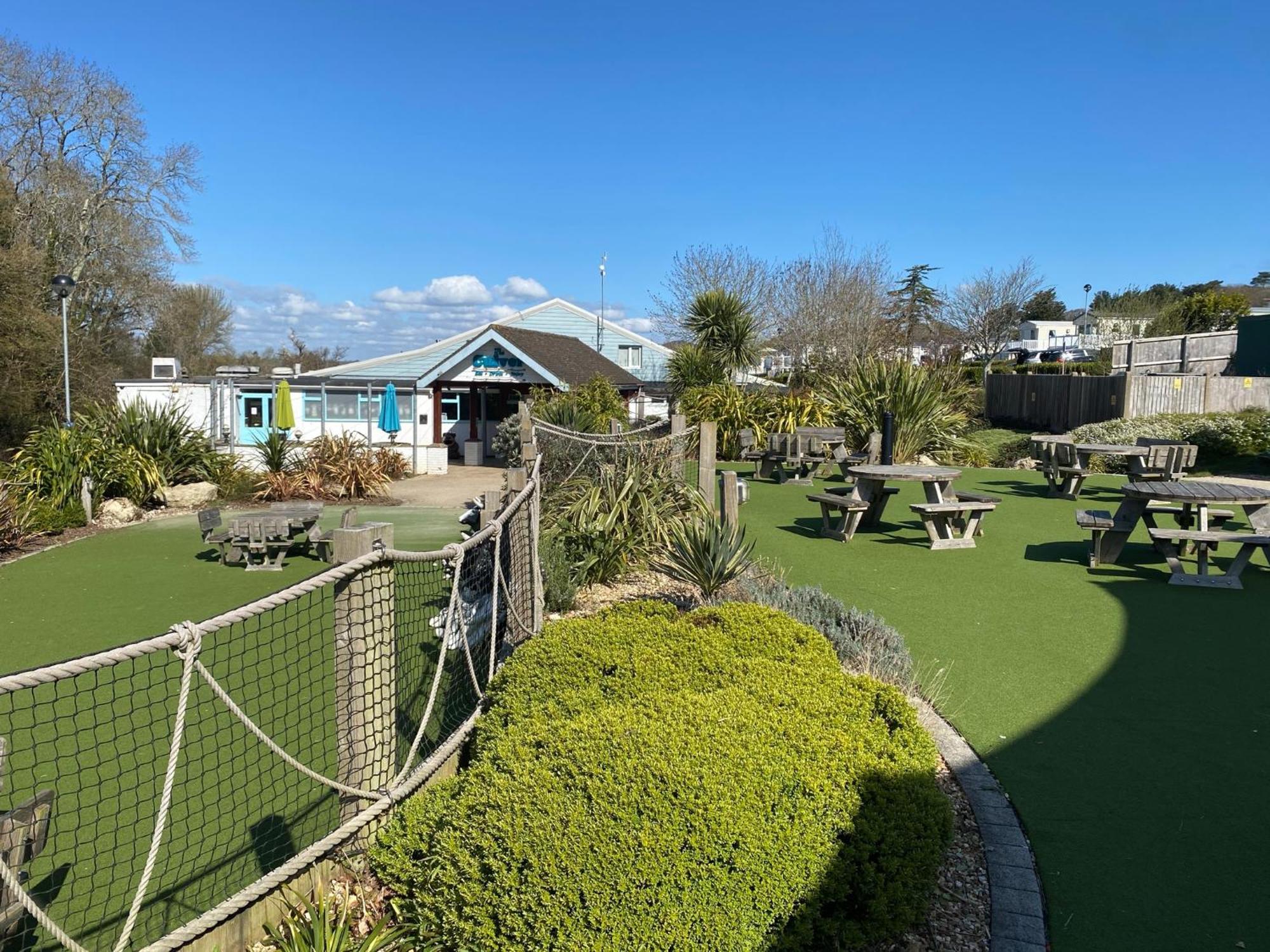 Whitecliff Bay Holiday Park - Most Popular Location Near Pools, Clubs And Beach Бембрідж Екстер'єр фото